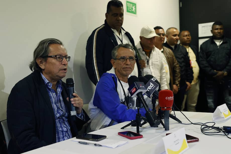 Rueda de prensa anunciando el proceso de paz entre el gobierno y la disidencia denominada "Coordinadora Nacional Ejército Bolivariano", grupo que se separó de la Segunda Marquetalia, de Iván Márquez. EFE/ Mauricio Dueñas Castañeda
