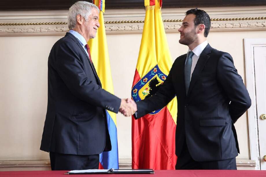 Posesión de Eduardo Silgado como nuevo alcalde local de Antonio Nariño ante el alcalde mayor, Enrique Peñalosa.