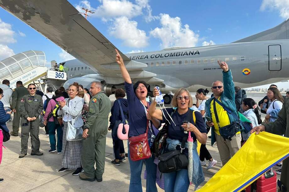 La aeronave de la Fuerza Aérea Colombiana llegó a Tel Aviv a primer ahora de este jueves.
