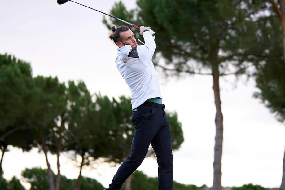 Gareth Bale, jugador de Real Madrid, jugando golf.