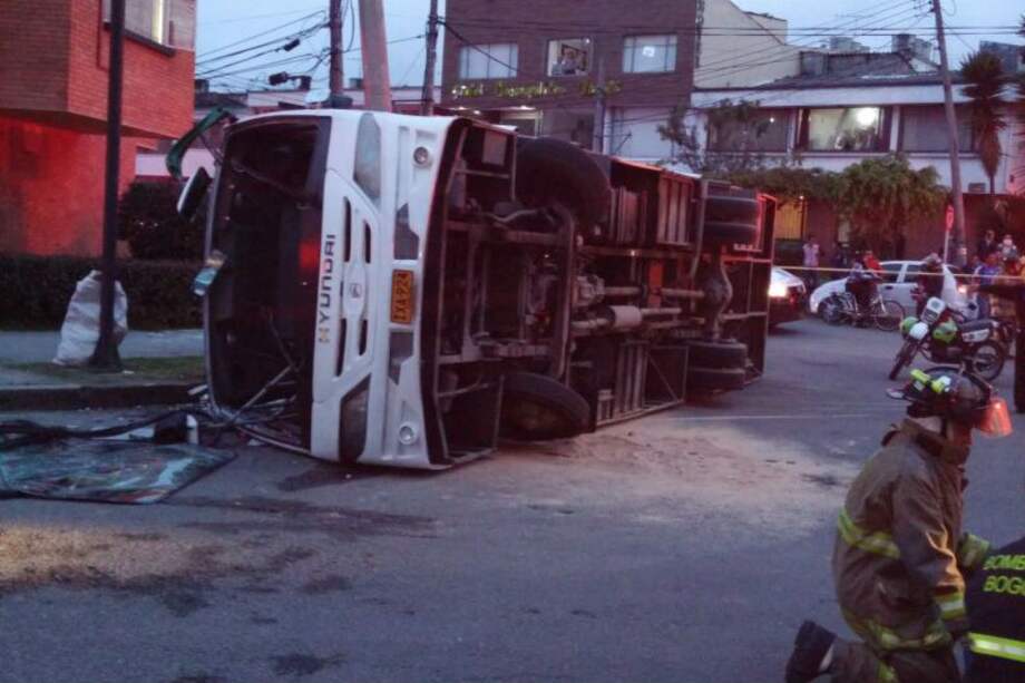Accidente de bus del Ejército en Bogotá deja al menos 28 heridos