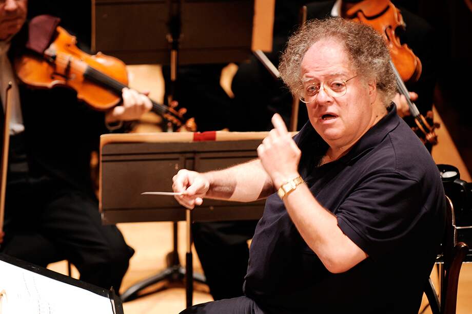 James Levine debutó en el Met en 1971 y dirigió más de 2.500 presentaciones de 85 óperas. / AFP