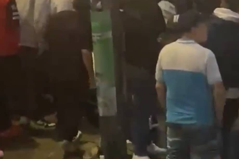 La Policía llegó al lugar y adelanta las primeras verificaciones para establecer qué ocurrió y si hay personas heridas.