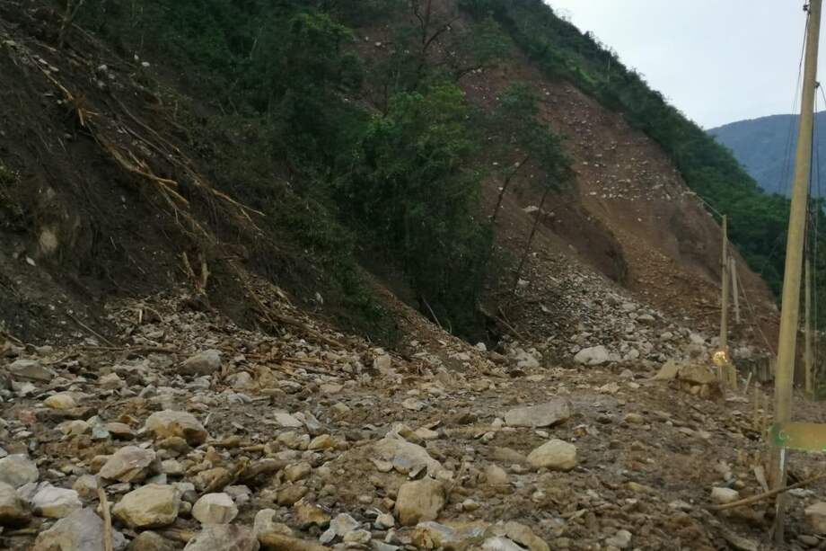 Desde la semana pasado, se anunció el cierre preventivo de la vía al Llano. Así se veía en la mañana de este jueves el kilómetro 58, uno de los puntos más críticos. / Coviandes