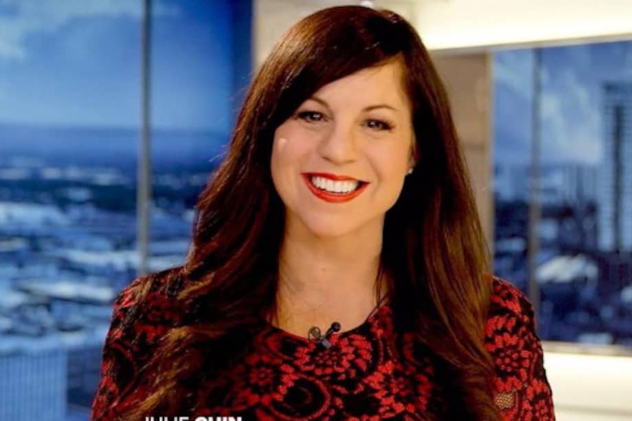 Julie Chin no pudo leer el teleprónter y empezó a sentir adormecimiento en sus manos.