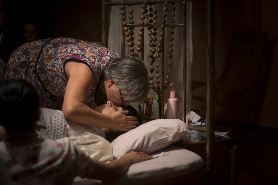 Hablar de la realidad, pararse en hechos recientes y ponerlos en escena es el trabajo que ha desarrollado la compañía HijosdelOcio a través de las obras, Tres días, Torta genovesa y La oficina, que llegan en temporada a la Casa del Valle.