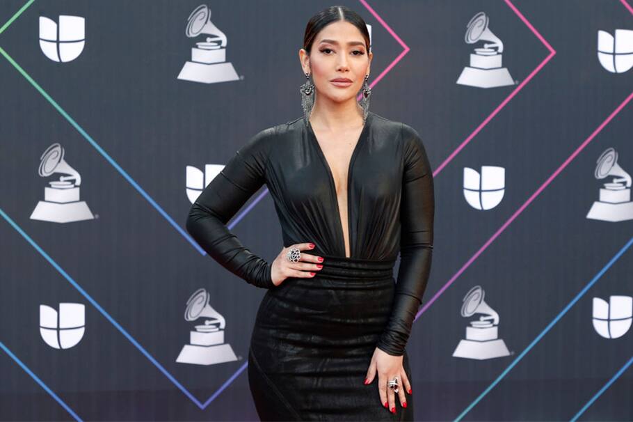 FARINA. La nominada a Mejor canción urbana lució mucho más discreta y sofisticada. Siempre impacta.