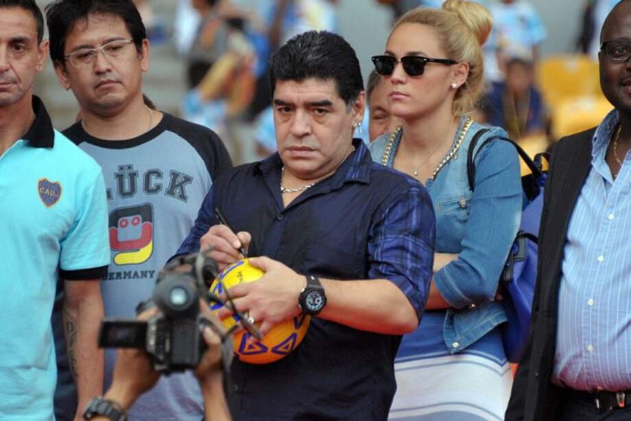 Diego Maradona acompañado de su expareja, Rocío Oliva, de 24 años.