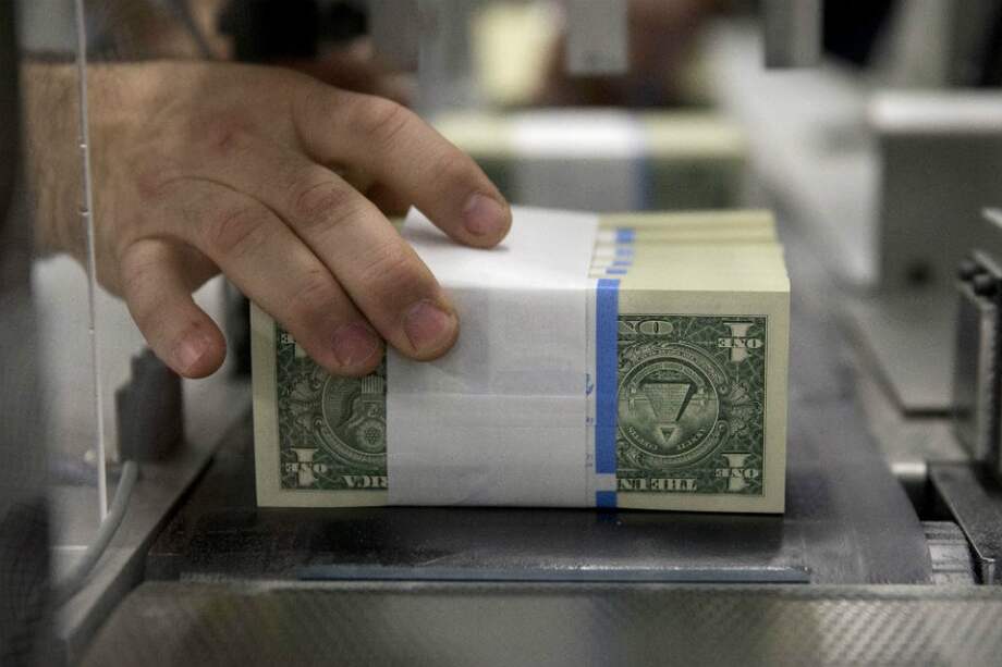 Los inversores que compraron la moneda para especular que la Fed ajustaría la política monetaria. / Bloomberg News