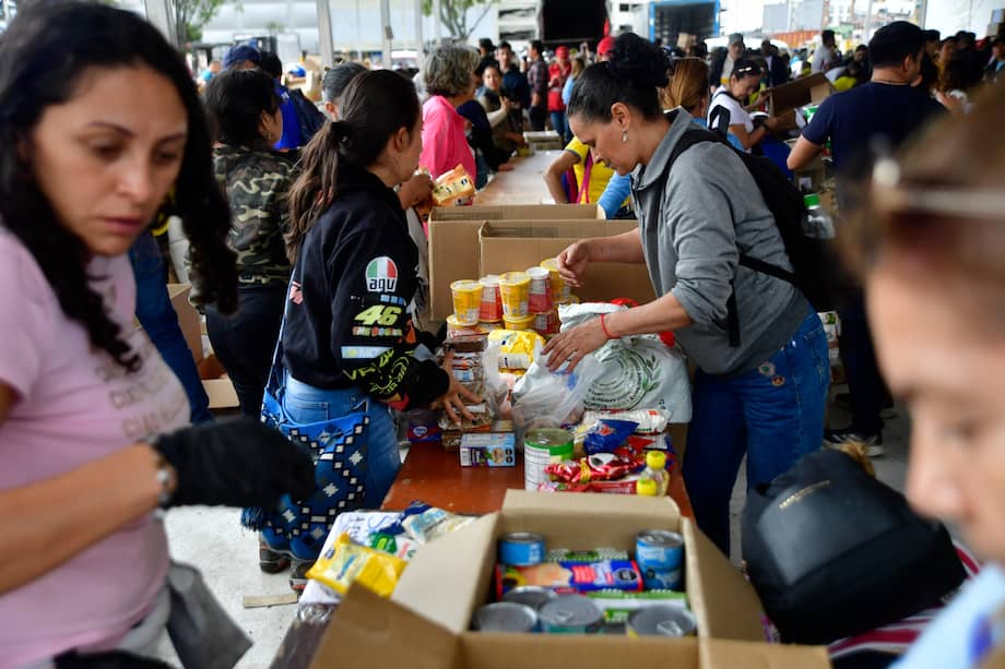 En Colombia, los alimentos secos, enlatados y de larga conservación forman parte de la planificación alimentaria utilizada oficialmente durante emergencias.