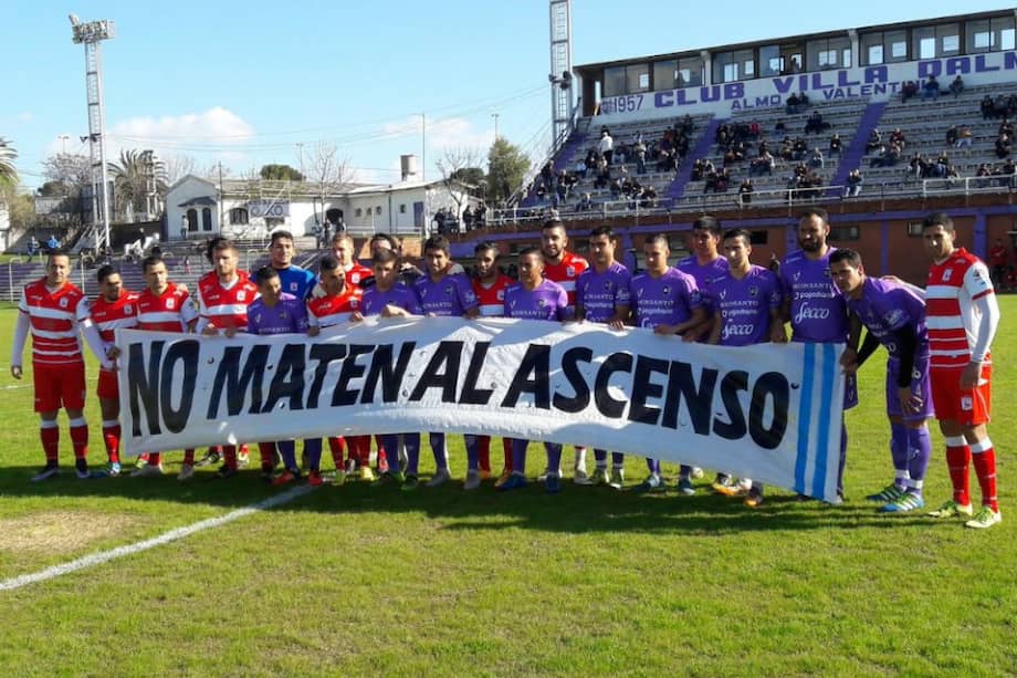 Pancarta expuesta por el Club Villa Dálmine y Deportivo Morón, clubes del ascenso del fútbol argentino, en un amistoso. / @VillaDalmineOK