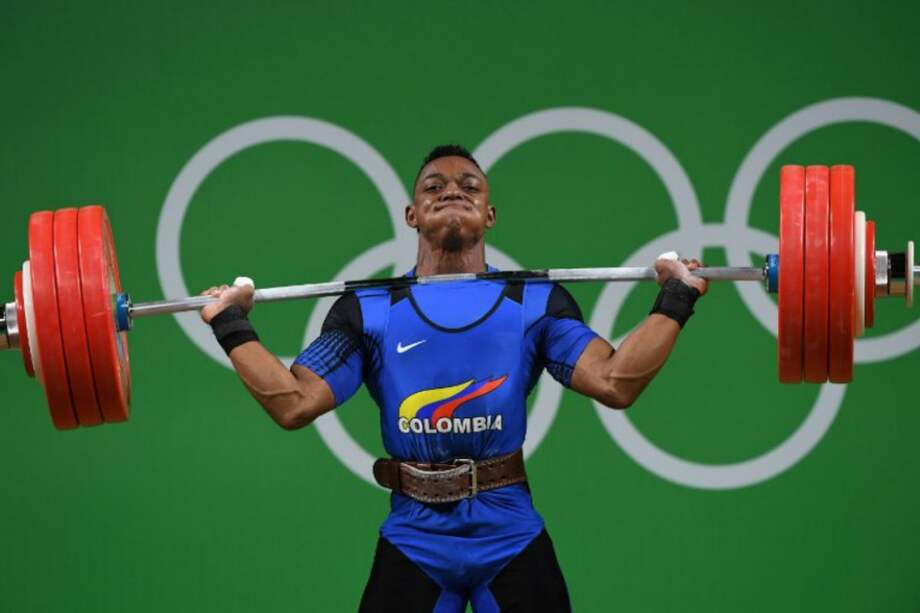 El colombiano Andrés Mauricio Caicedo Piedrahita durante la prueba de los 77 kilogramos. / AFP