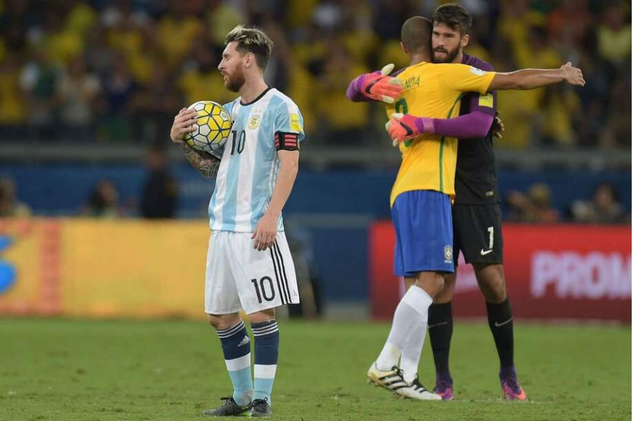 Messi, desolado al término del Brasil-Argentina. Foto: AFP