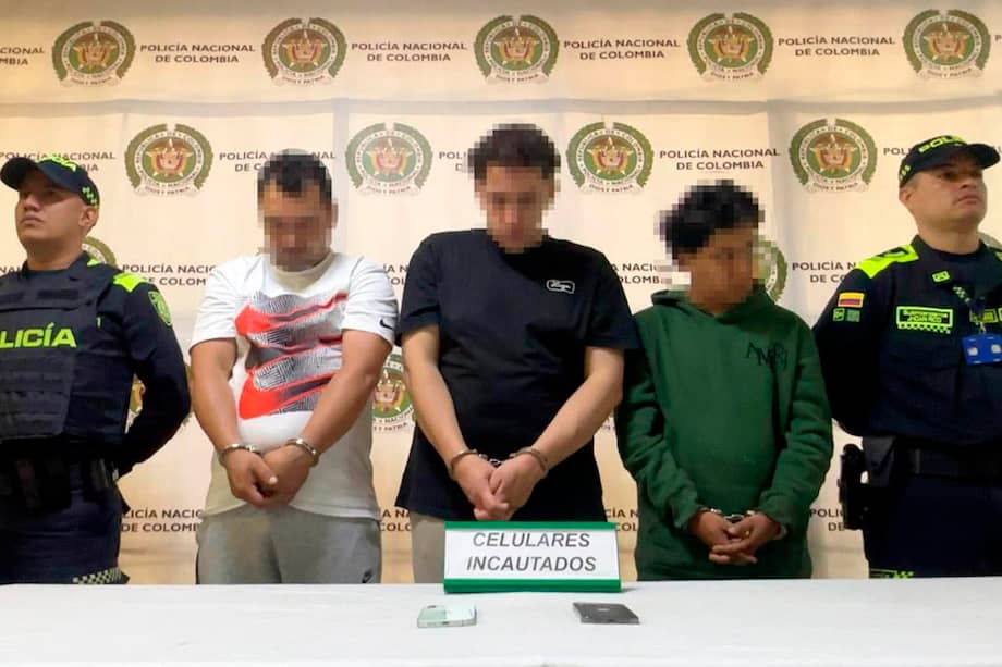 Como resultado, el operativo dejó la captura de tres integrantes en la capital antioqueña.