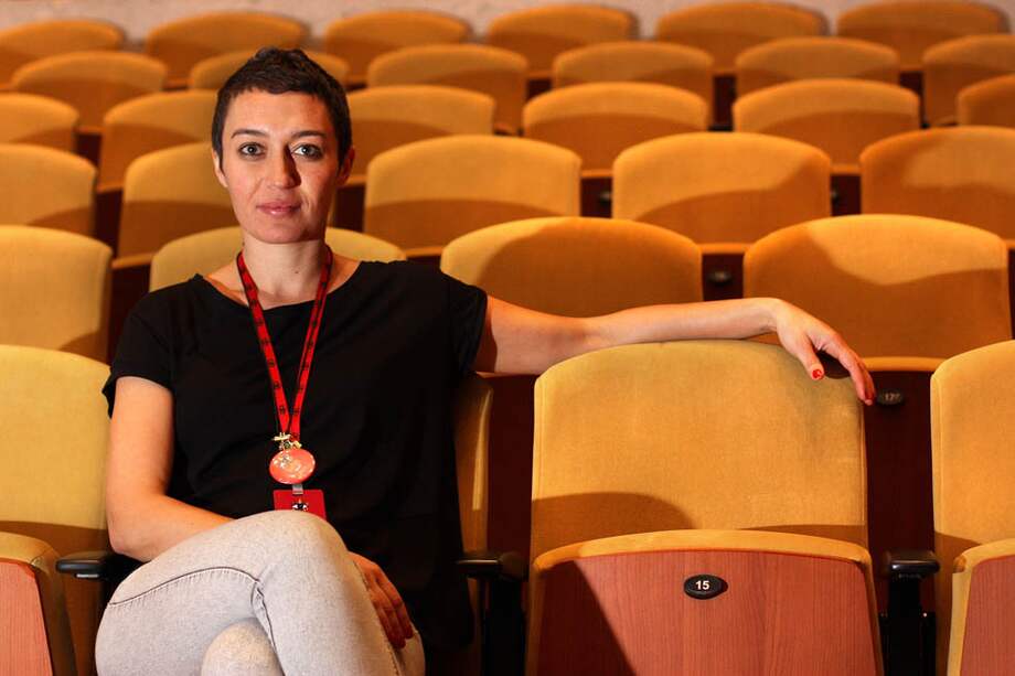 La actriz de teatro Natalia Helo dedica su vida a facilitar encuentros de educación artística. Practica el yoga y la danza para entrenar el cuerpo, que es su herramienta de trabajo. / Cristian Garavito