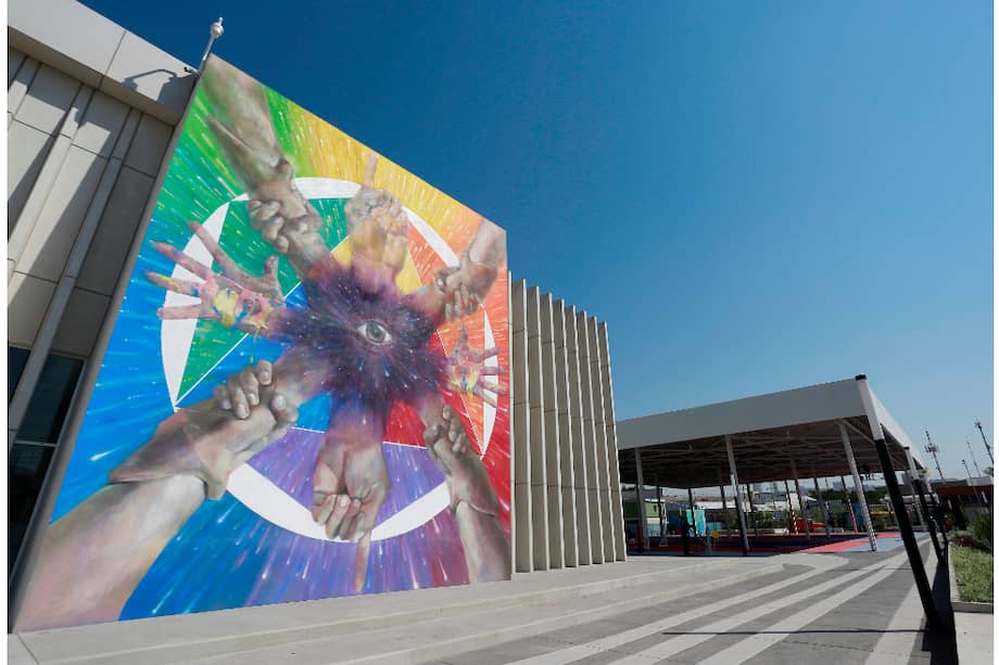 Así como Centro Alameda, recientemente se estrenó el nuevo Hospital General de Querétaro, otra obra emblemática que no se quedó sin el toque final brindado por artistas urbanos con grafitis.