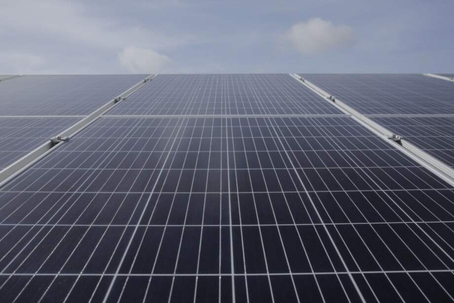 Gobierno entrega electricidad a las familias de las zonas no interconectadas al sistema eléctrico nacional.