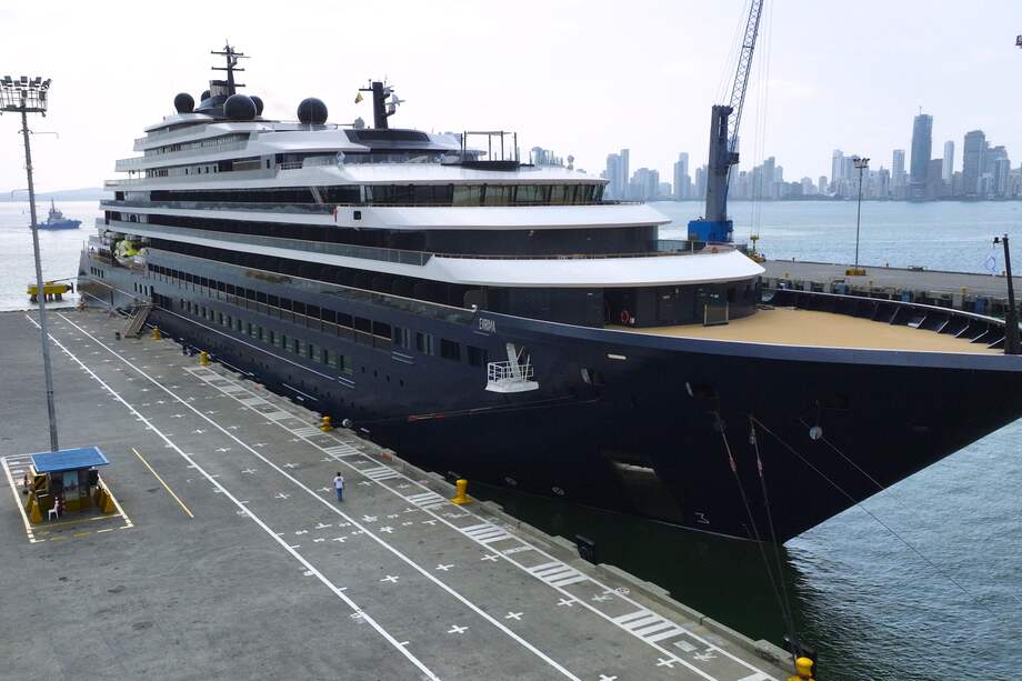 Crucero Evrima llega por primera vez a Cartagena.