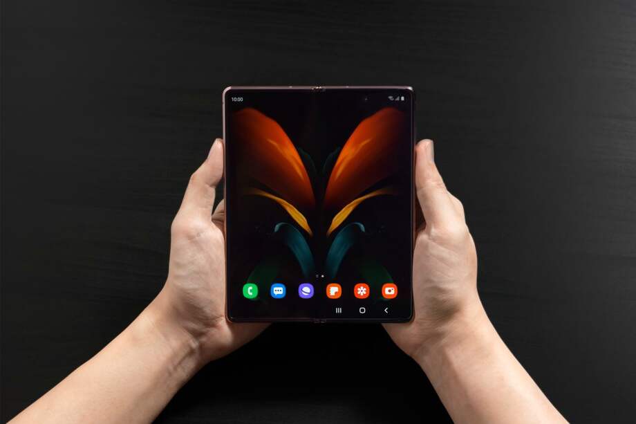 Al igual que el Galaxy Fold, este plegable se abre en forma de libro.