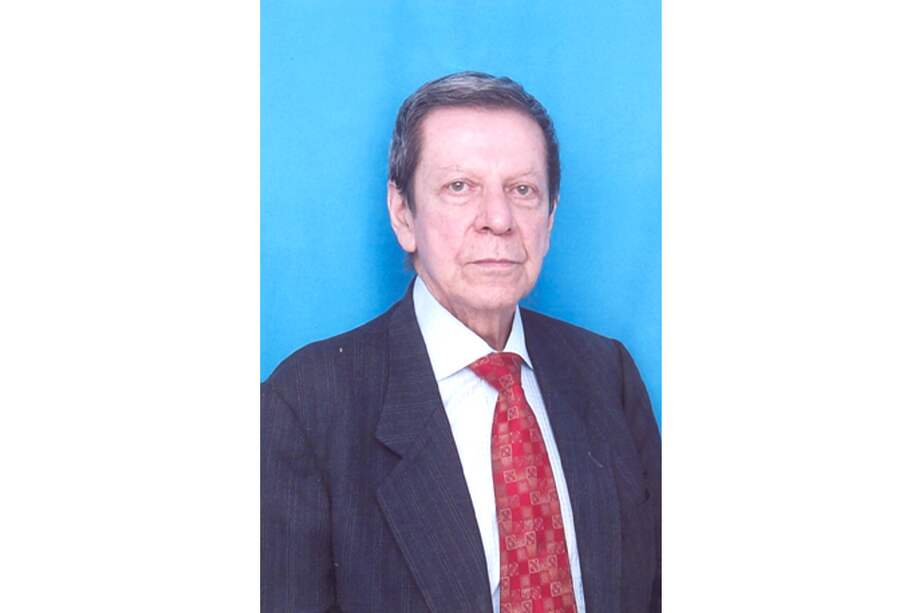 Eduardo Gómez (1932-2022) fue un poeta colombiano y profesor de literatura.