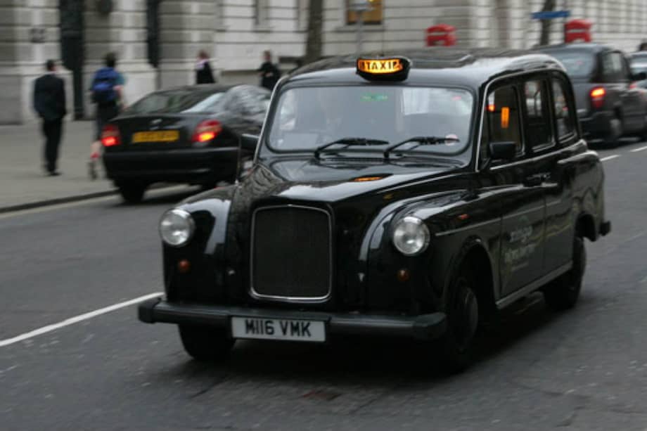 Los taxistas de Londrés deben estudiar dos años y dominar las 20 mil calles de la ciudad. / Fotos: Hoteles.com