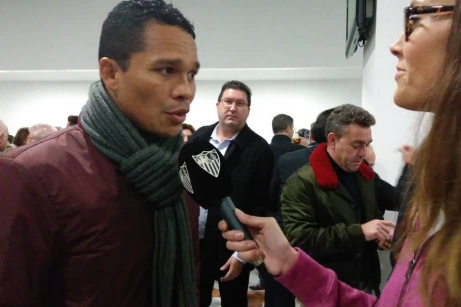 Carlos Bacca, delantero del Milan. Foto: Sevilla FC