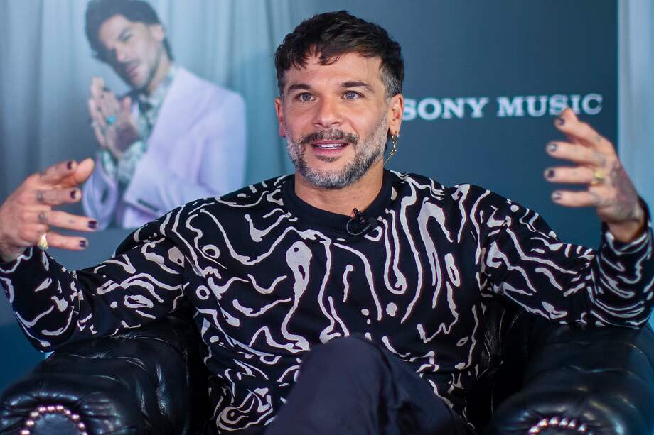 El cantante puertorriqueño Pedro Capó habla durante una entrevista para Efe el 4 de marzo de 2022, en Ciudad de México (México). EFE/ Isaac Esquivel