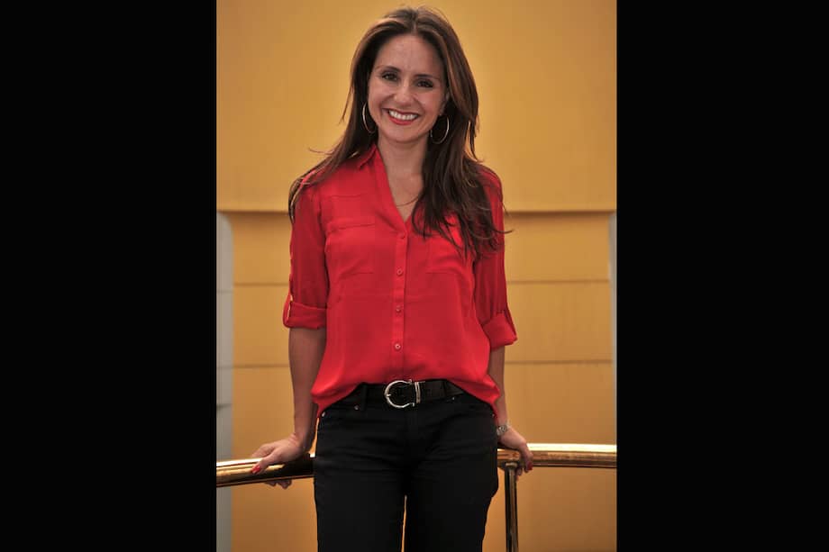 Paola Ochoa está al frente de la revista Dinero hace tres años. Habló desde su oficina, en Publicaciones Semana. / Gustavo Torrijos.