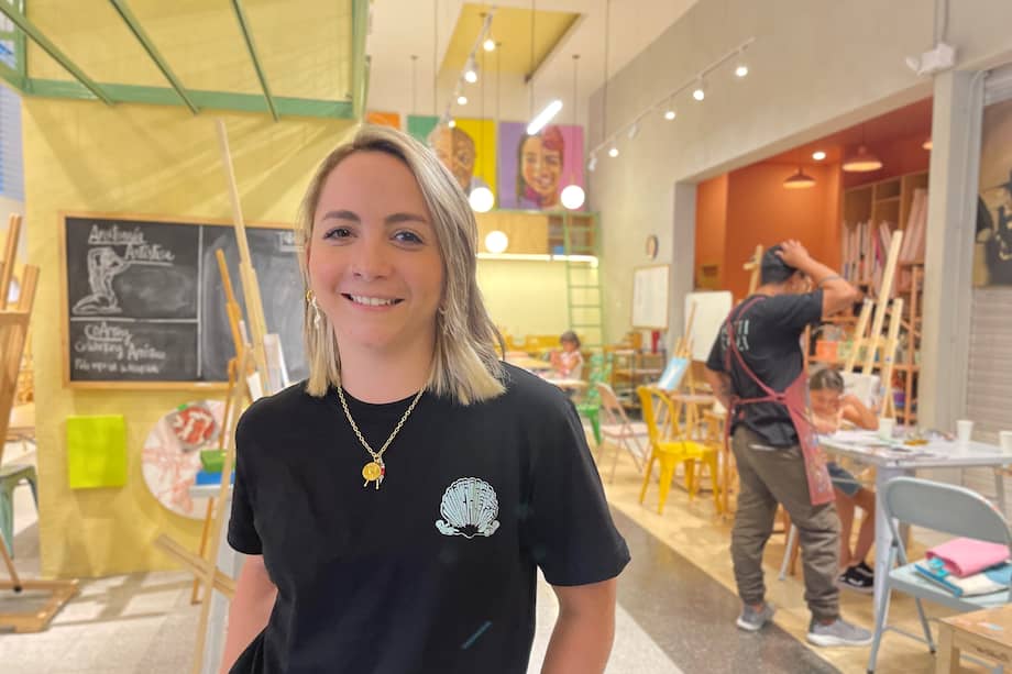 Amalia Osorio estudió Bellas Artes en la Academia de Bellas Artes de Florencia, Italia.