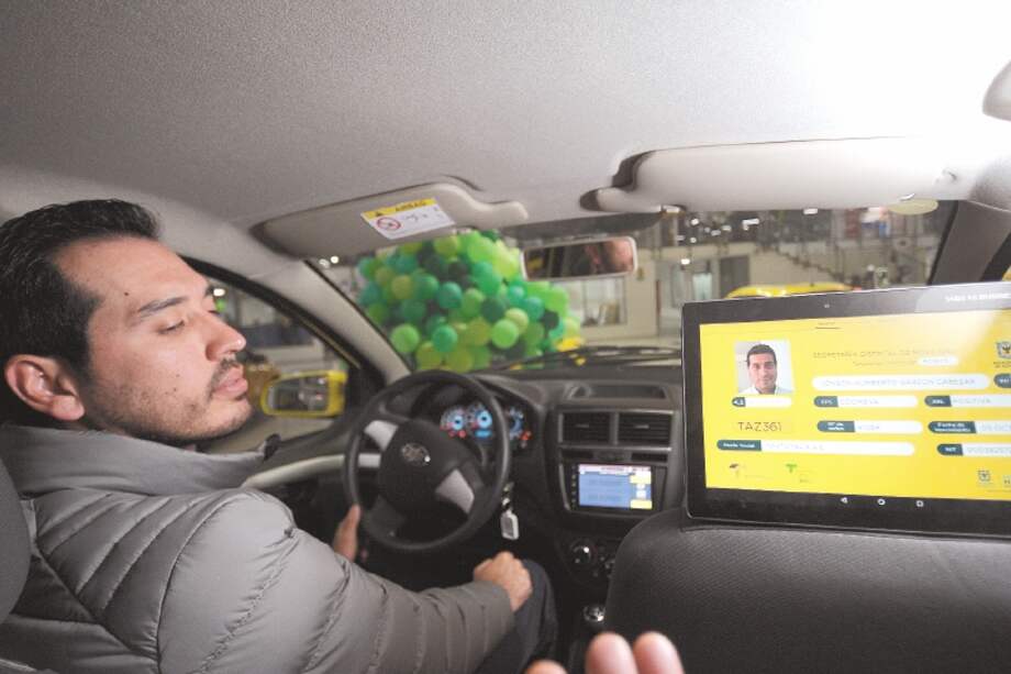 La app calculará distancia y velocidad promedio de viaje, para liquidar anticipadamente el costo del servicio. / Cristian Garavito - El Espectador