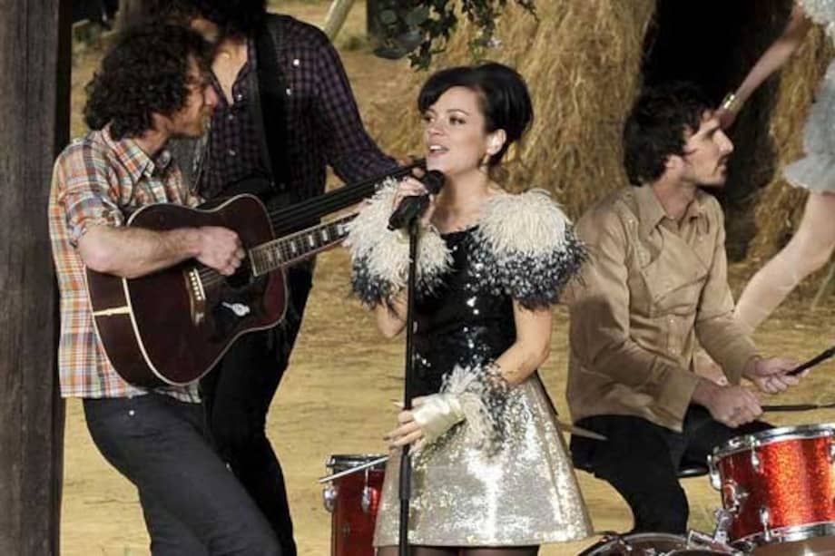 Lily Allen se aburría cuidando a sus hijas