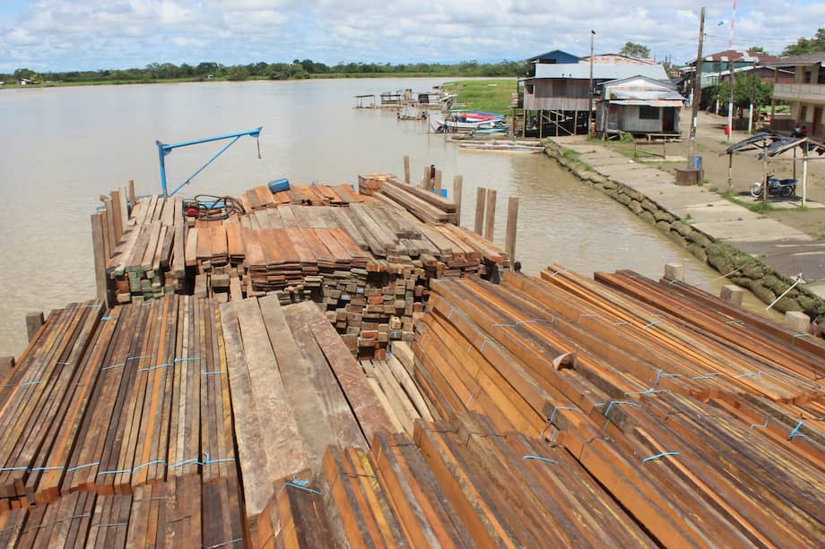 Lote de madera en Riosucio (Chocó), en 2019. Este municipio es uno de los más afectados por la tala ilegal.