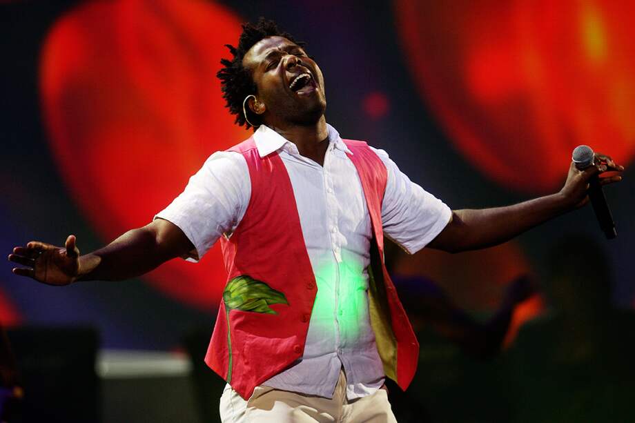 El vocalista del grupo Herencia de Timbiquí de Colombia ha sido galardonado como mejor intérprete en la competición folclórica.