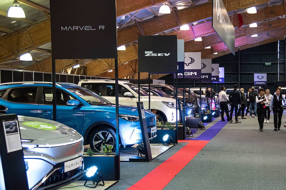 Los asistentes interesados en adquirir vehículos podrán explorar una amplia oferta de opciones, con más de 75 marcas de autos y motocicletas exhibiendo 650 modelos en 23 pabellones.