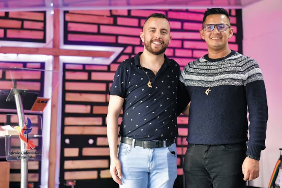 Fabio Meneses Guerrero (izq) y Jhon Botia Miranda enseñan que la diversidad sexual y de género no es pecado ni un asunto que está de moda.