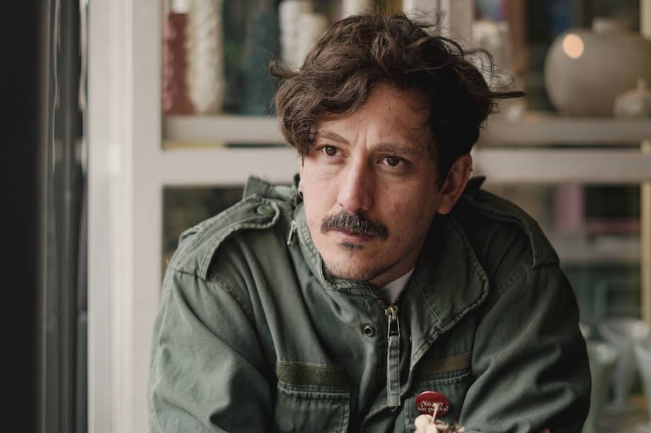 El director colombiano afirmó que fue él, principalmente, quien decidió vender los derechos de adaptación de la película "Un poeta".