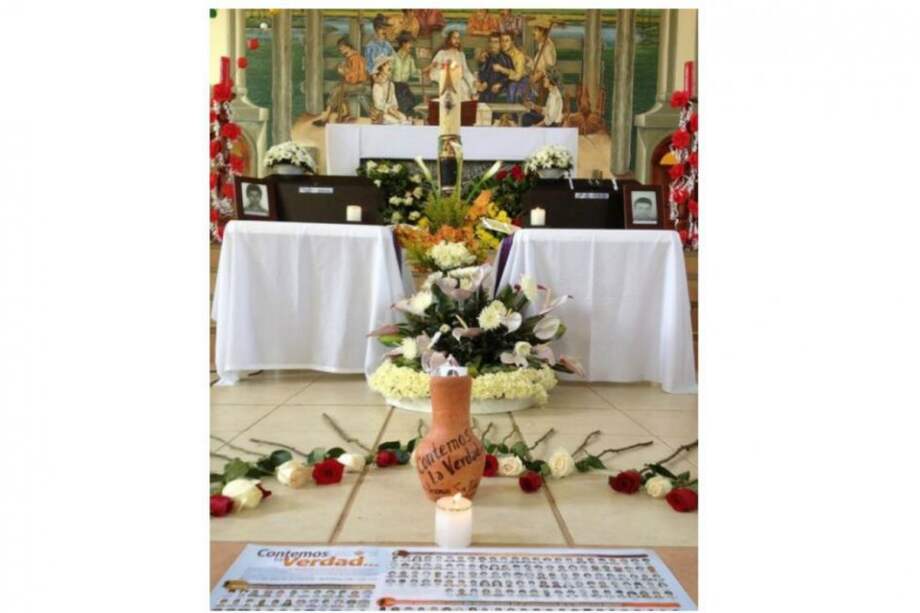 Las autoridades entregaron los restos de Elver Ney Serrano Rincón a sus hermanas. Foto: Colectivo sociojurídico Orlando Fals Borda.