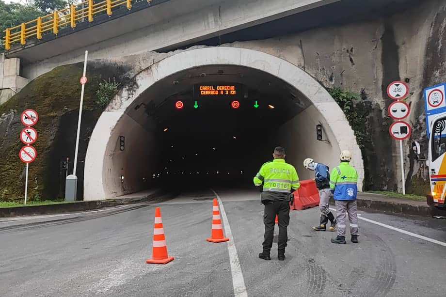 Hacia las 6:45 de la mañana de este lunes, Coviandina informó que el paso vehicular sobre la vía al Llano se habilitó nuevamente.