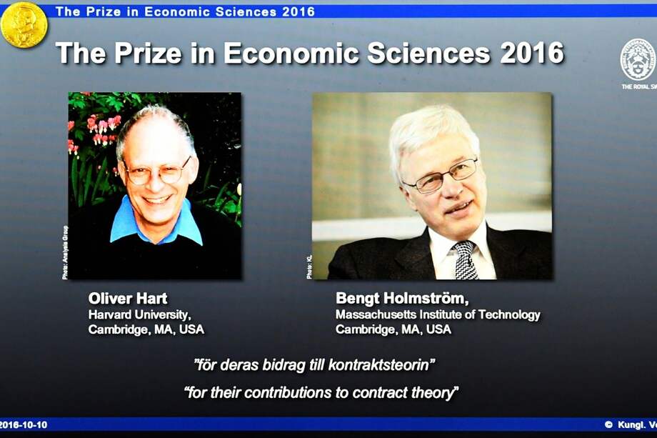 Oliver Hart y Bengt Holmström, ganadores del Premio Nobel de Economía 2016. / AFP