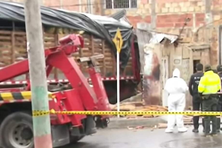 Camión se estrelló contra una casa en la que vivían dos personas.