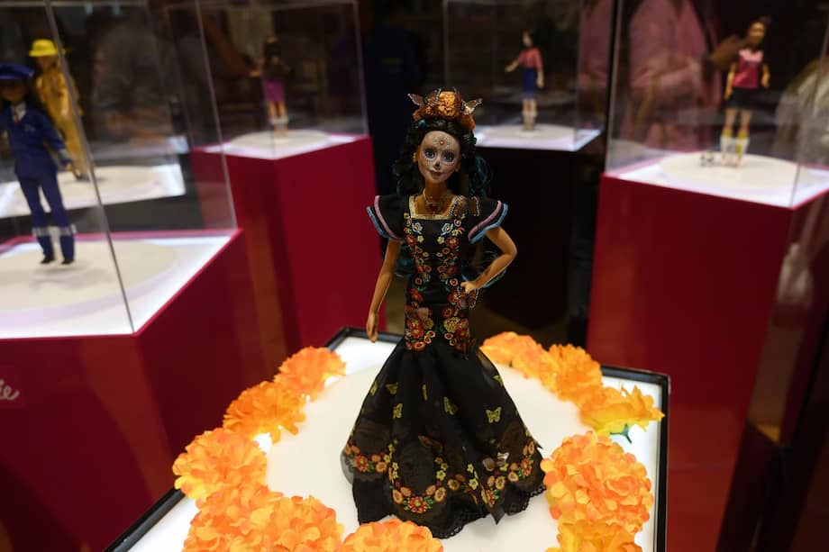 El 27 de agosto Mattel anunció el lanzamiento de la nueva versión de su famosa muñeca Barbie que conmemorará el Día de Muertos para rendir homenaje a México. / AFP