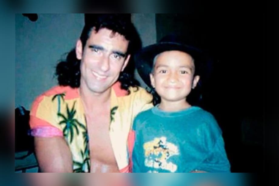 Foto de Miguel Varoni con Carlos Kajú, el actor que interpretó a su hijo hace más de 20 años.