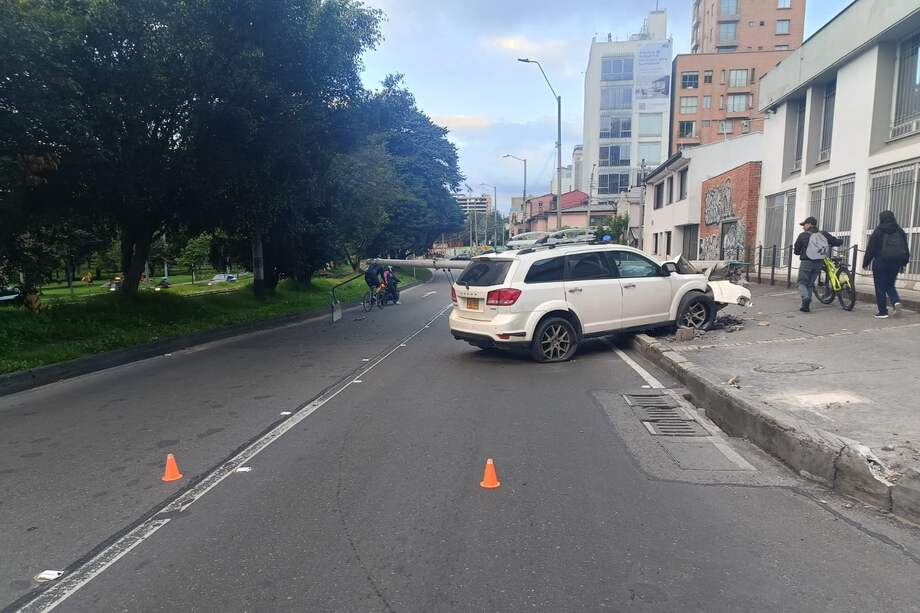 Conductor choca contra andén en Bogotá, 26 de noviembre.
