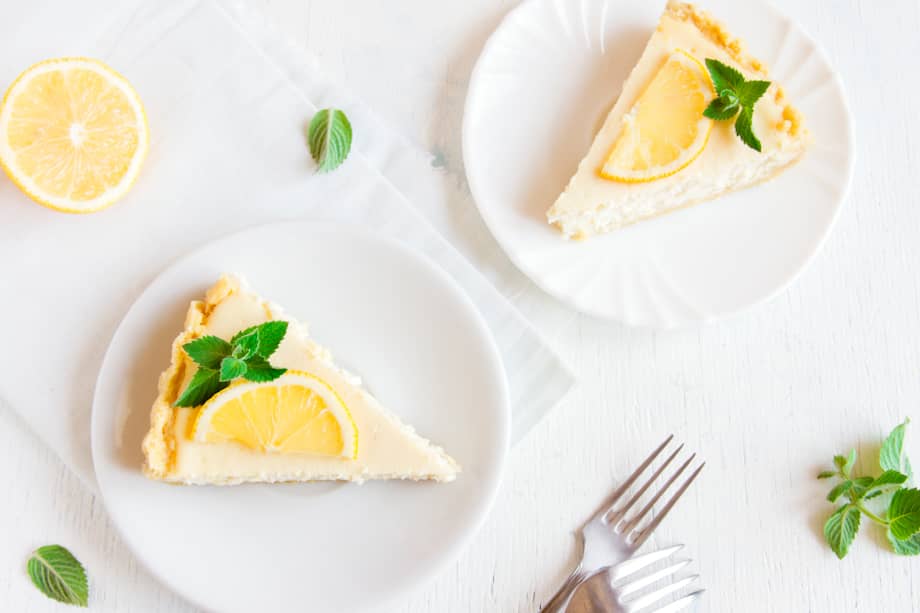 El postre de limón es una de las recetas en las que puedes aprovechar la cáscara de limón.