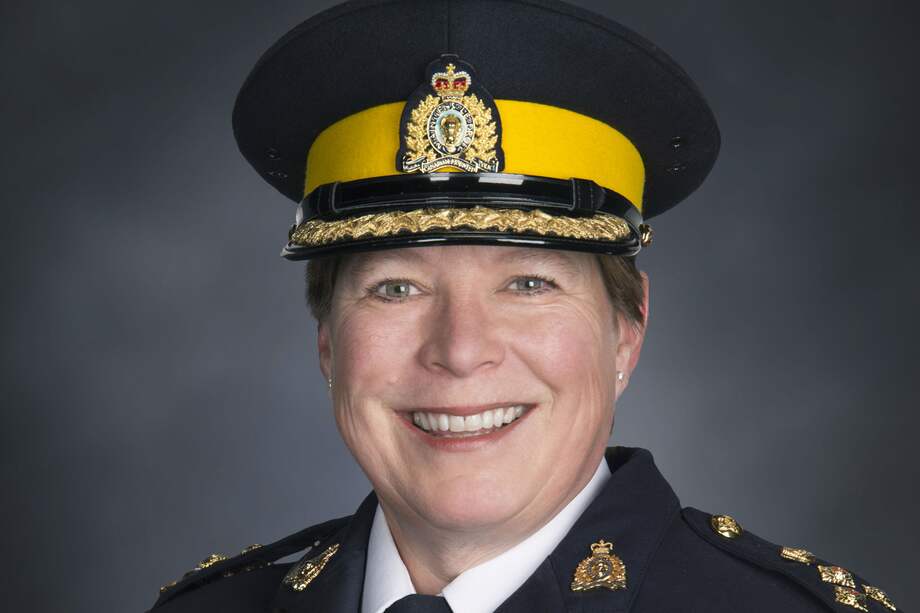 Nombran por primera vez a una mujer como jefe de la policía de Canadá