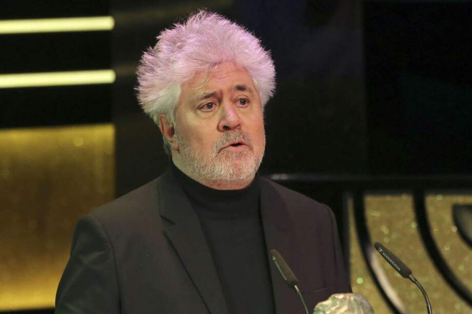 Almodóvar recibe premio del Sindicato de Guionistas de EE.UU.