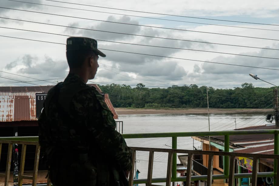 Personal de las Fuerzas Militares, incluida la Armada Nacional de Colombia, ya adelantan labores de búsqueda de los dos uniformados que siguen desaparecidos.