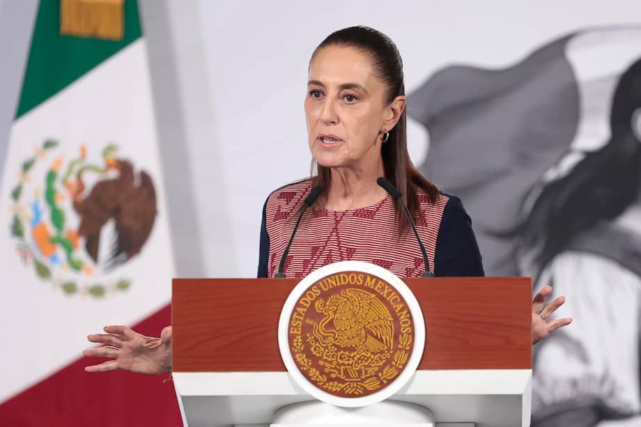 La presidenta de México, Claudia Sheinbaum, habla durante una rueda de prensa este lunes, 25 de mayo de 2026, en el Palacio Nacional de Ciudad de México.