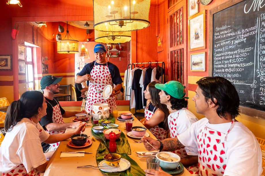 Huéspedes y anfitriones en Airbnb contribuyen a oportunidades laborales en Colombia, según cifras presentadas en el Host Summit 2025.