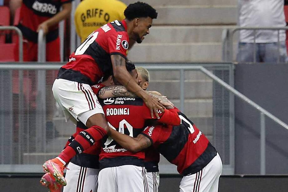 El equipo brasileño espera rival entre Barcelona de Quito y Fluminense.